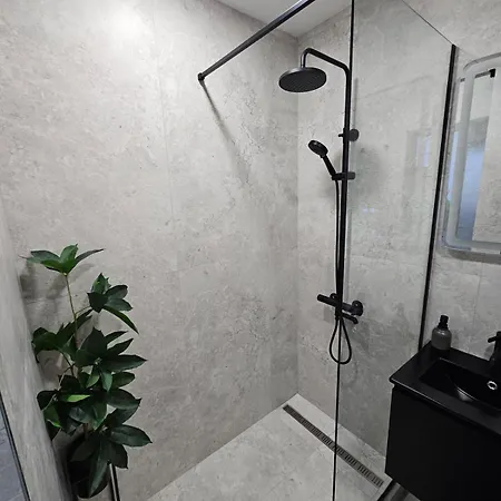 Stylish And Modern 1bdrm Free Private Parking *