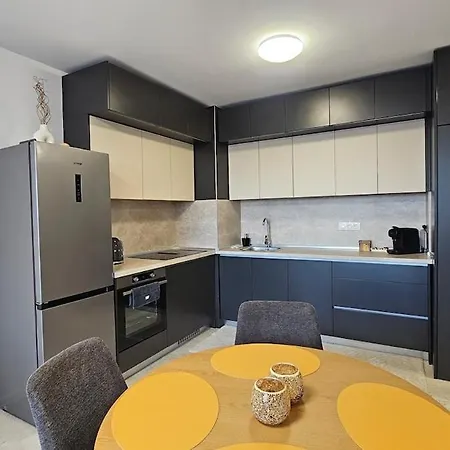 Stylish And Modern 1bdrm Free Private Parking 公寓 *