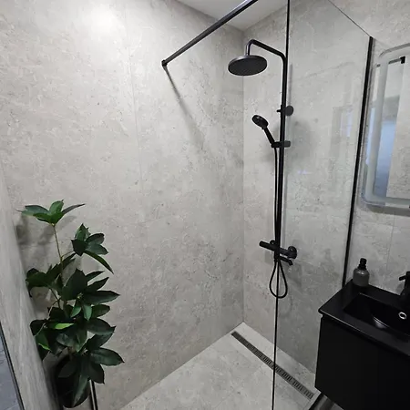 Stylish And Modern 1bdrm Free Private Parking Apartament *